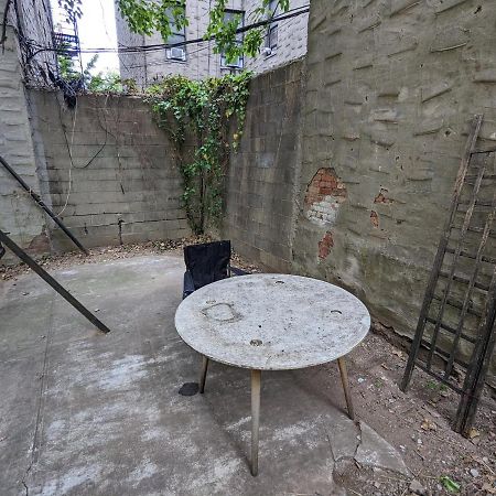 Central & Affordable Williamsburg Small Room New York Eksteriør billede