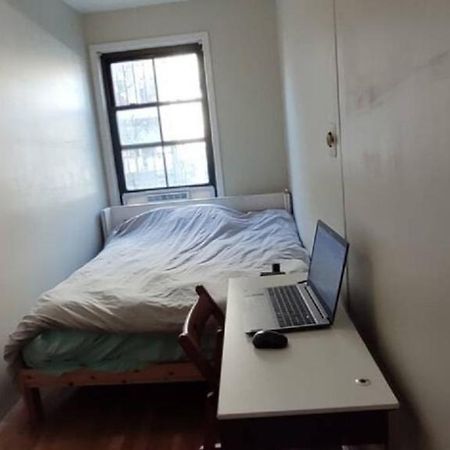 Central & Affordable Williamsburg Small Room New York Eksteriør billede