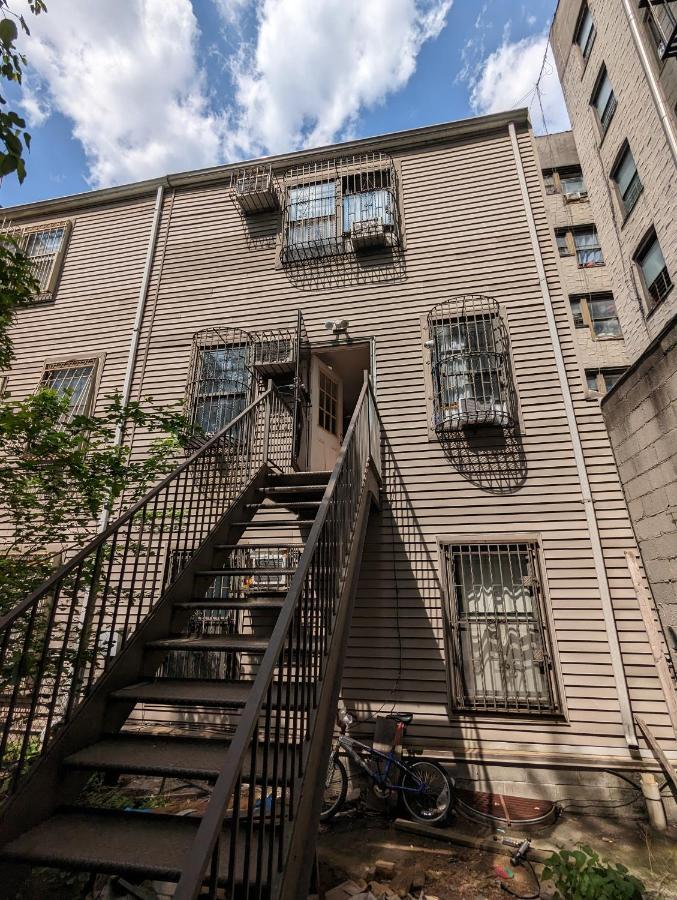 Central & Affordable Williamsburg Small Room New York Eksteriør billede