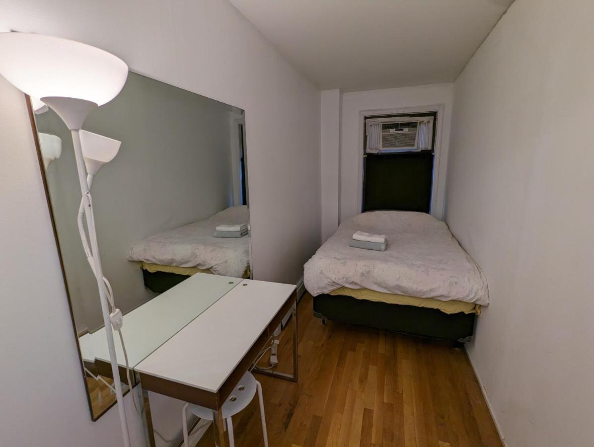 Central & Affordable Williamsburg Small Room New York Eksteriør billede