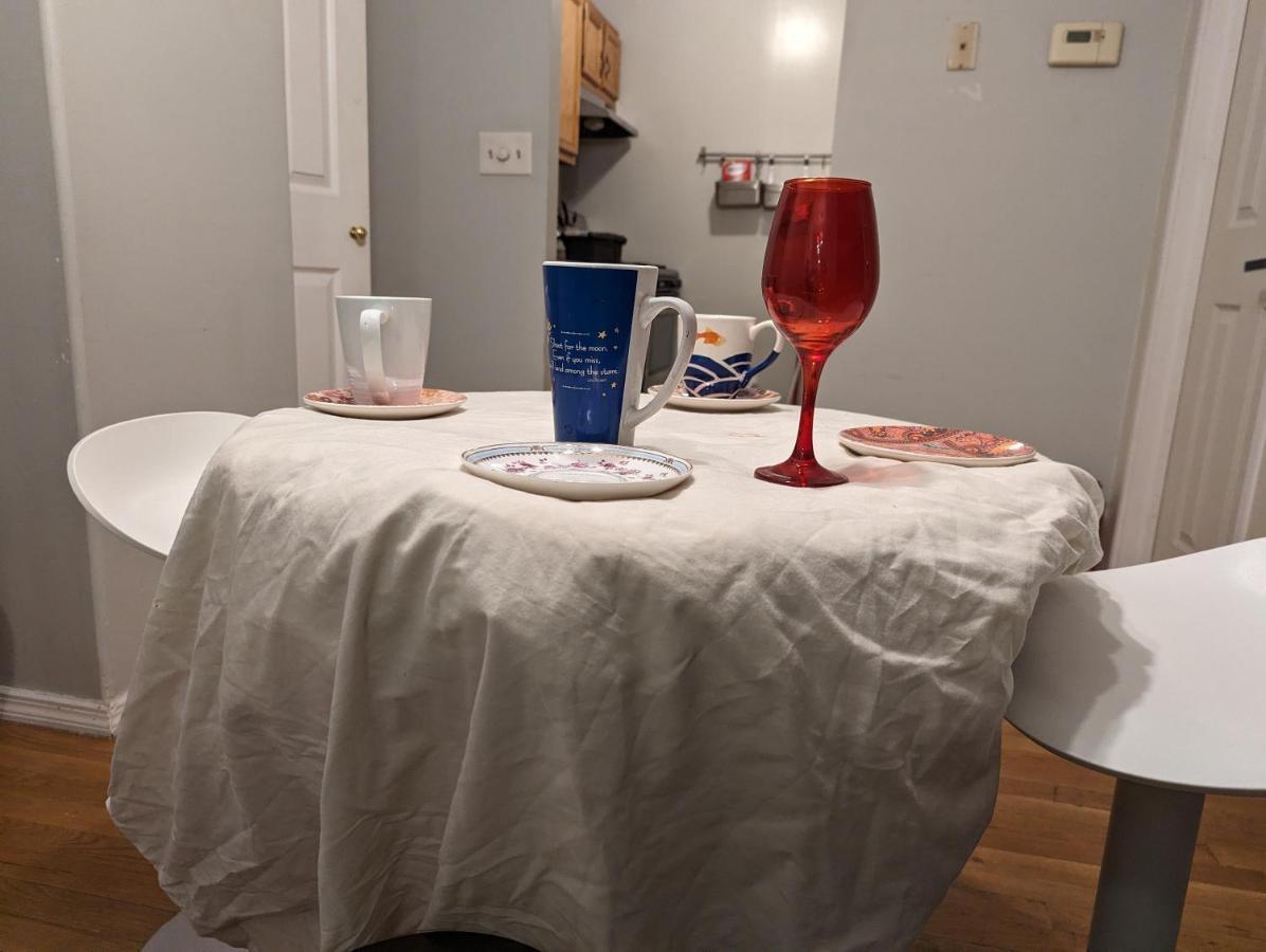 Central & Affordable Williamsburg Small Room New York Eksteriør billede