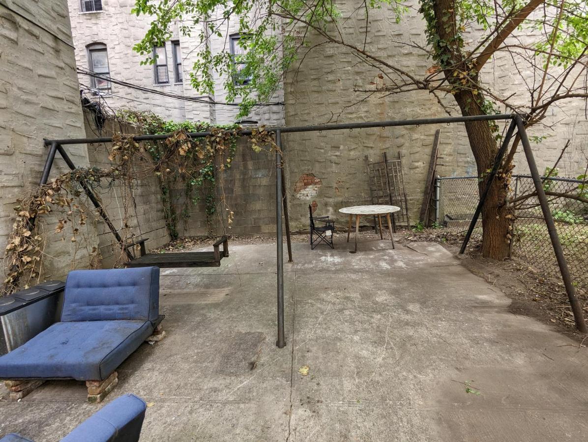 Central & Affordable Williamsburg Small Room New York Eksteriør billede