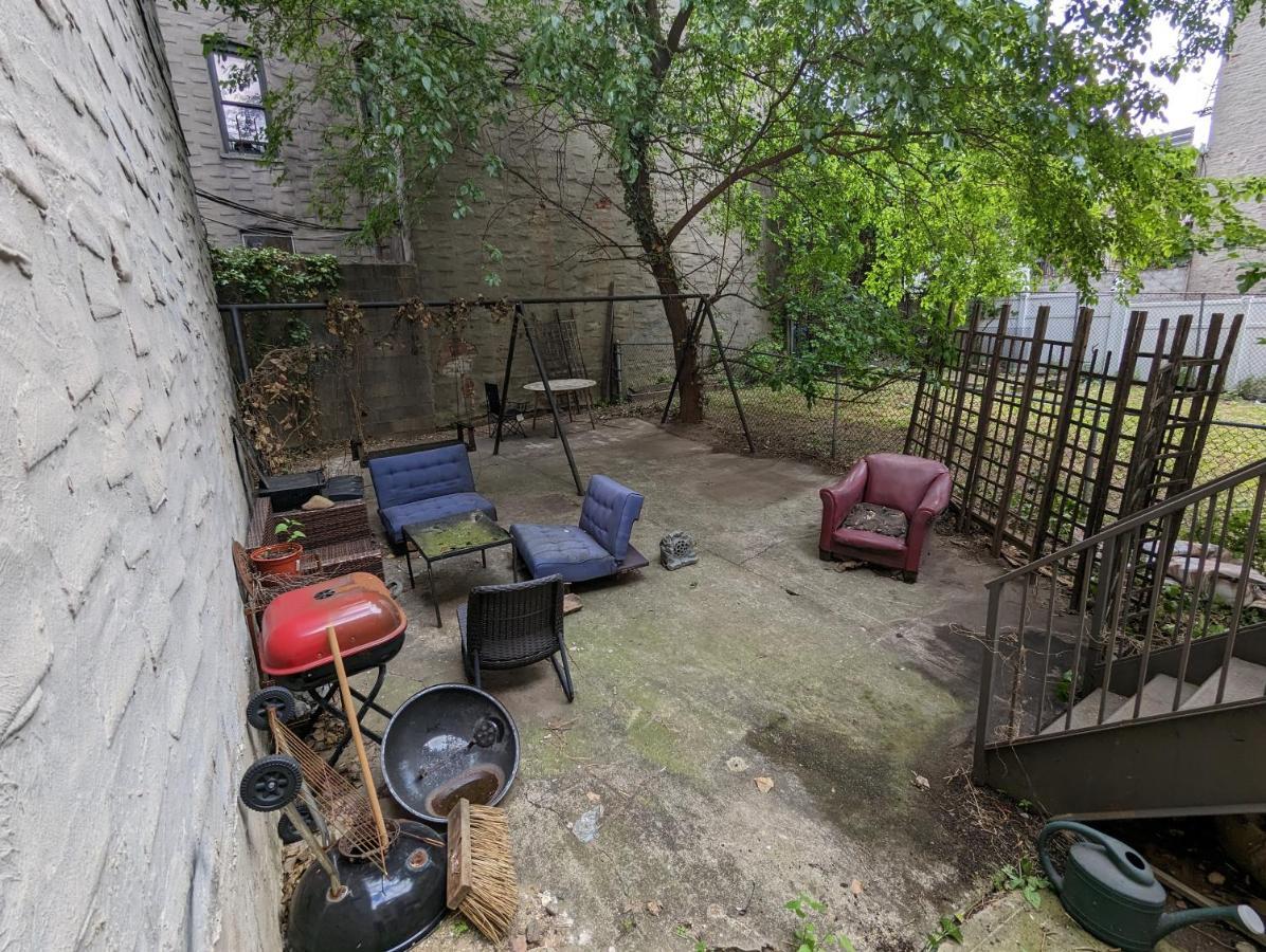 Central & Affordable Williamsburg Small Room New York Eksteriør billede