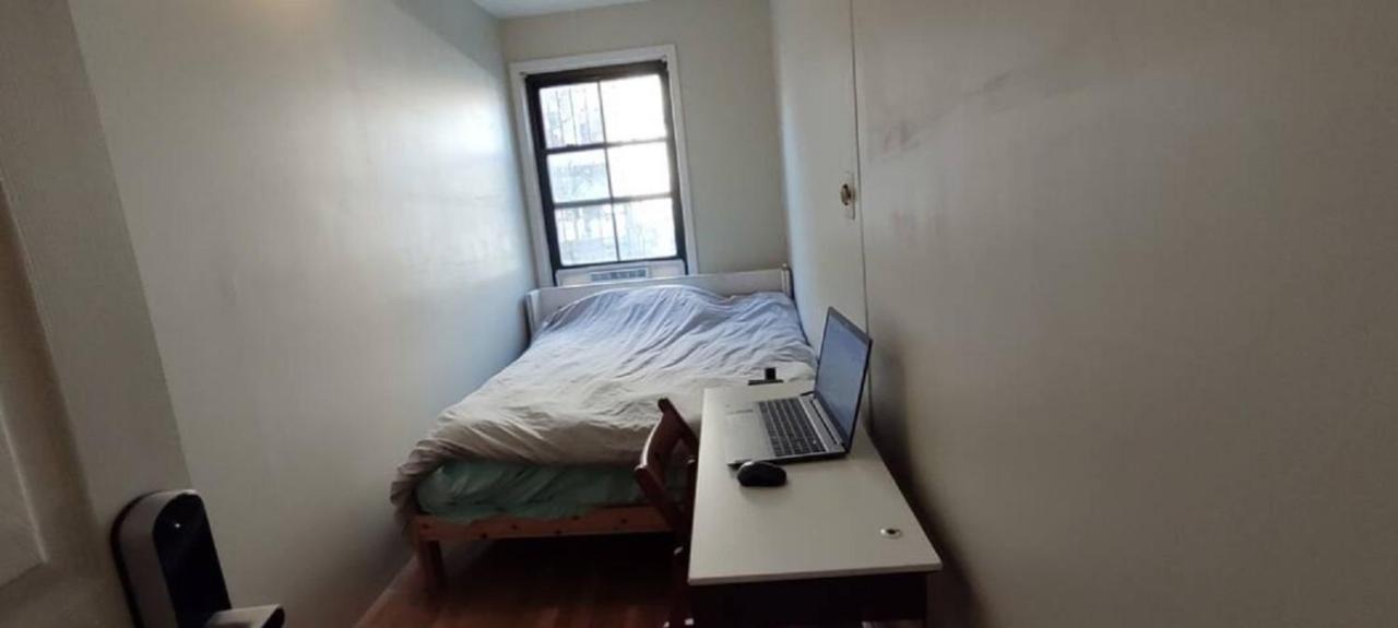 Central & Affordable Williamsburg Small Room New York Eksteriør billede